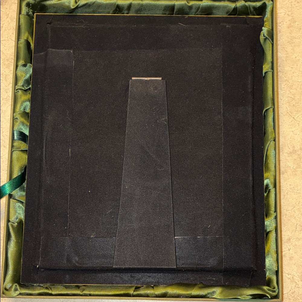 Nanjing Yunjin Brocade framed artwork featuring a dragon motif - Picture 9 of 10